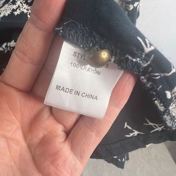 Jodifly Dark Green Floral Long Sleeve Tunic Blouse Keyhole Neck Women's Sz Small - Picture 7 of 9